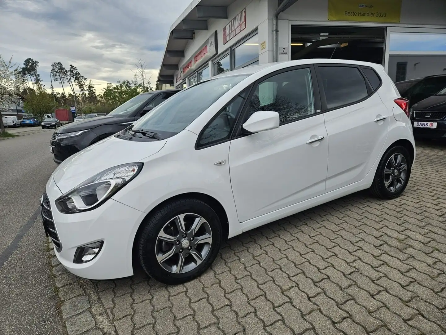Hyundai iX20 blueOriginal 28000 KM1. Hand. 12 Monate Garantie Blanc - 1