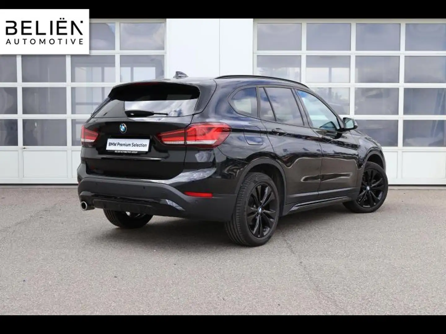BMW X1 sDrive18i Zwart - 2