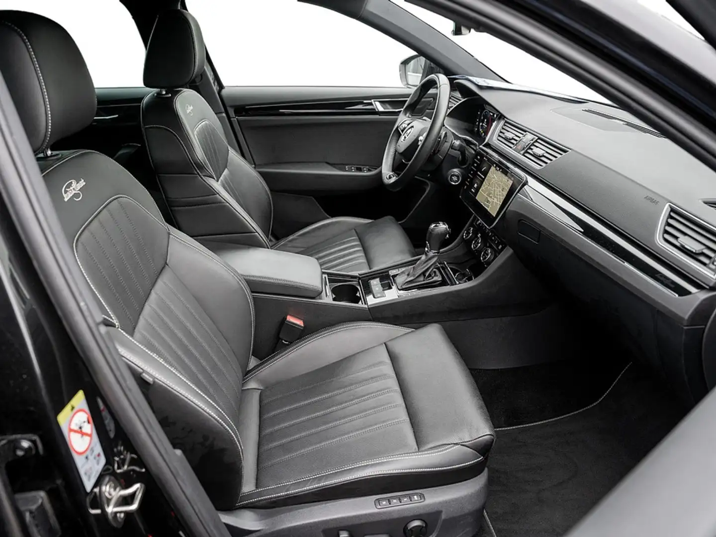 Skoda Superb Combi 2.0 TDI L&K DSG AHK 360° PANO AC Schwarz - 2