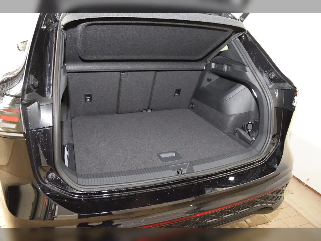 Volkswagen Tiguan TSI R-Line DSG AHK - Panodach - Standheiz. 9