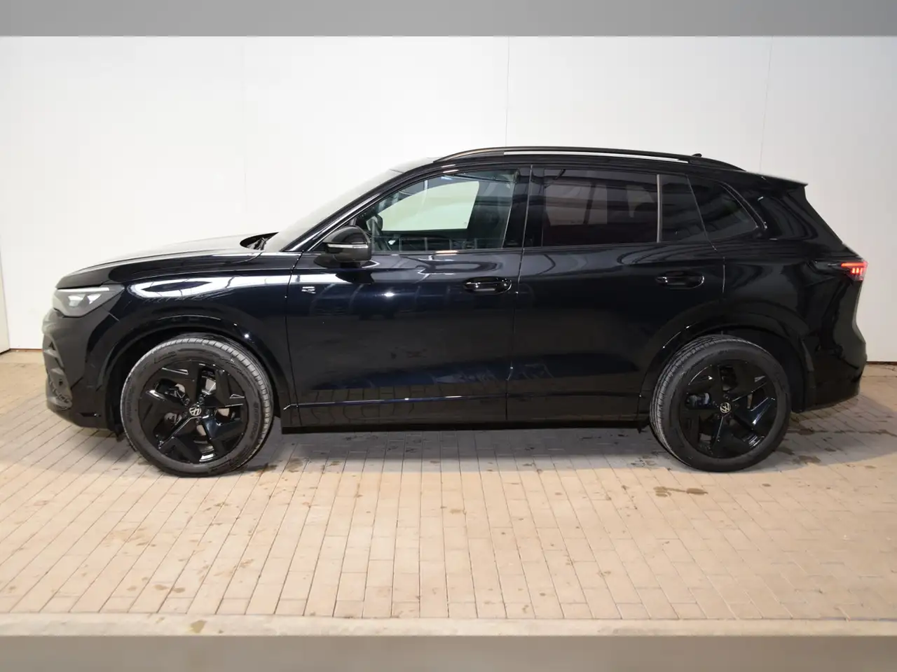 Volkswagen Tiguan TSI R-Line DSG AHK - Panodach - Standheiz. 3