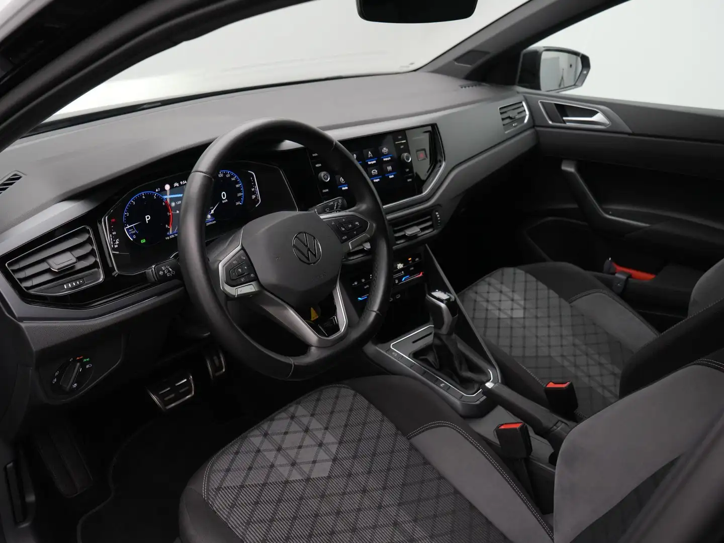 Volkswagen Polo 1.0 TSI 95 pk DSG R-Line | Panoramadak | IQ Light Zwart - 2