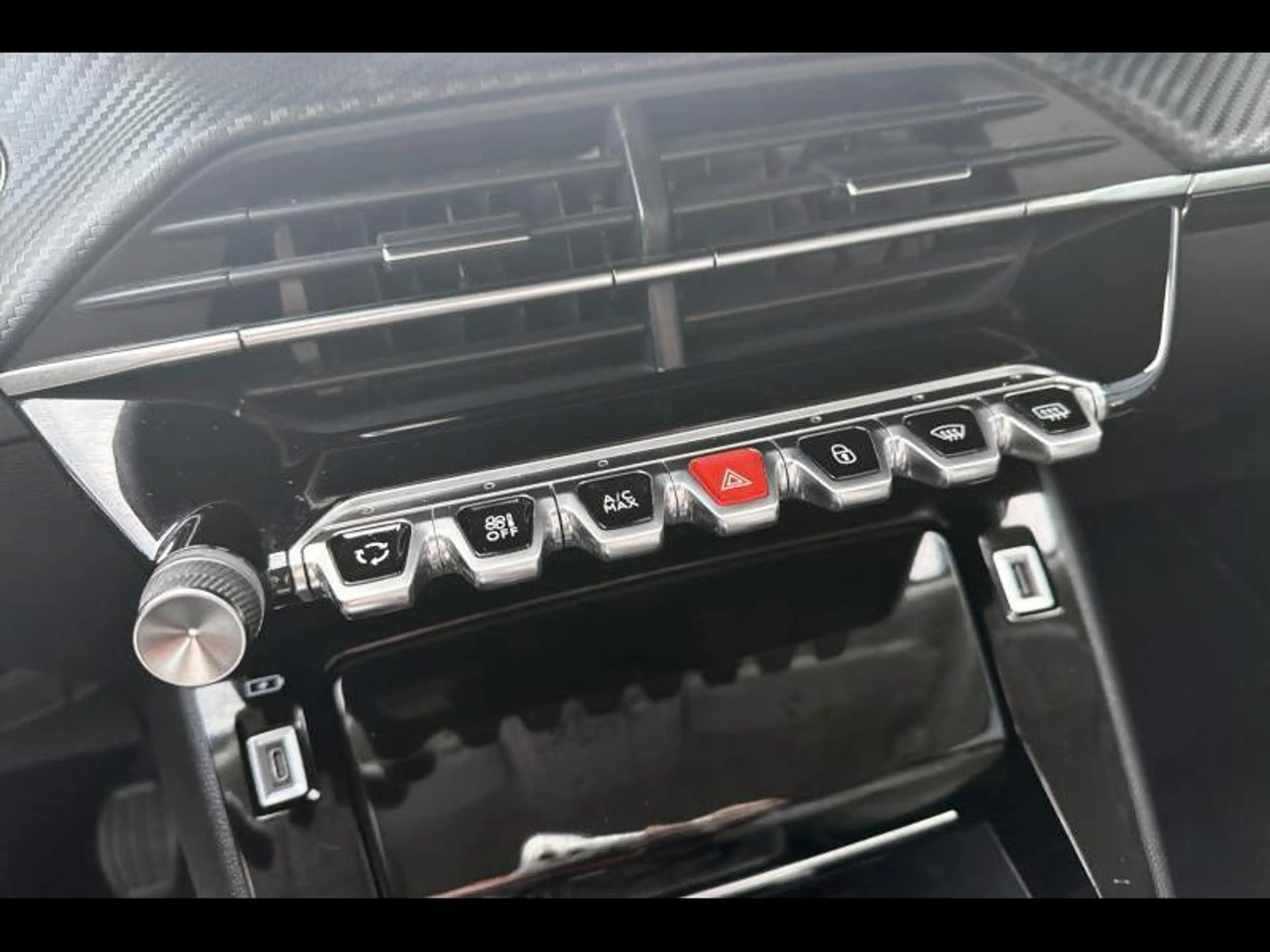 Peugeot 2008 Allure.GPS.CAMERA.CARPLAY/ANDROID AUTO.AIRCO — photo 13