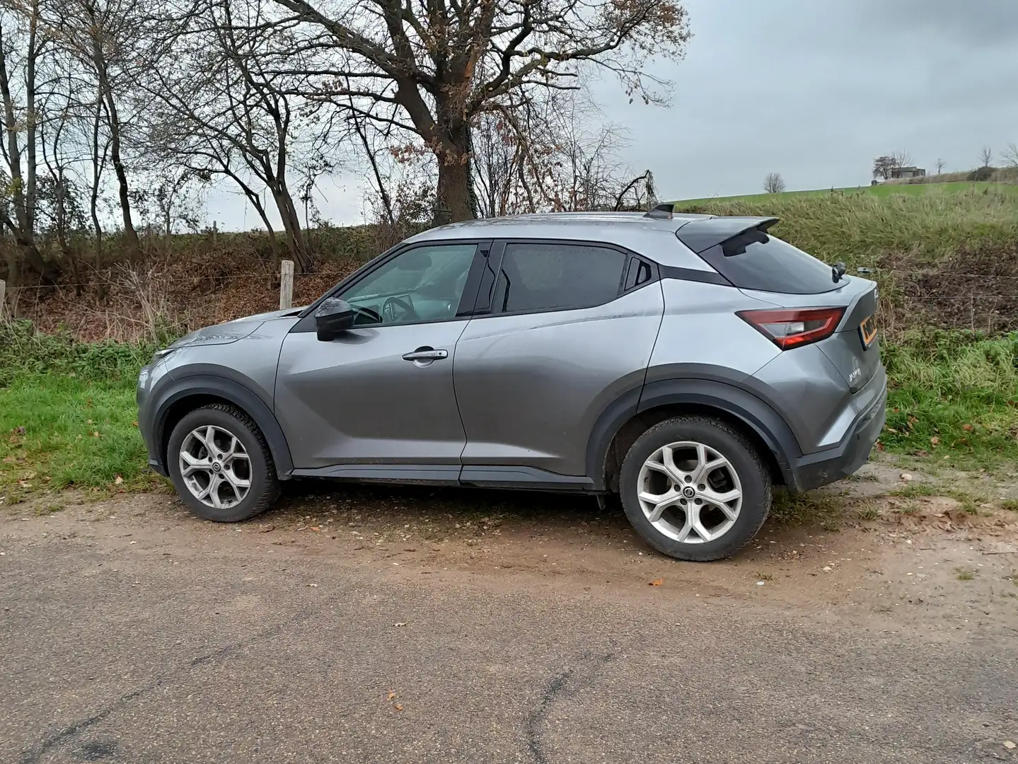 Nissan Juke Juke 1.0 DIG-T N-Connecta Grijs - 1