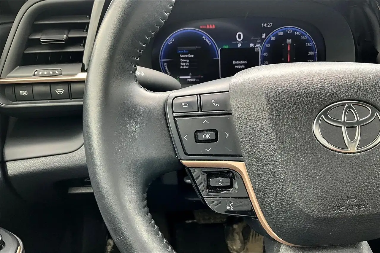 Toyota Crown снимка Toyota Crown