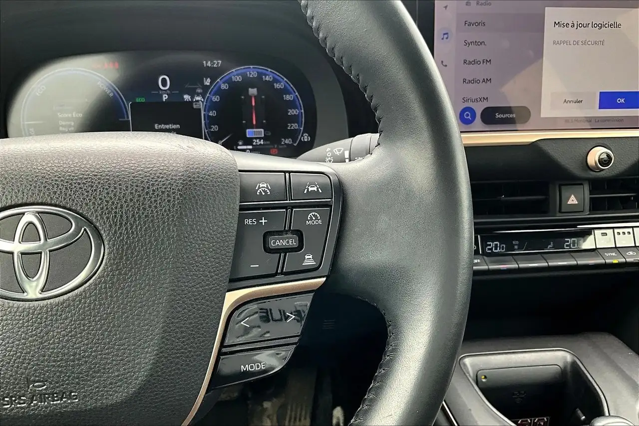Toyota Crown снимка Toyota Crown