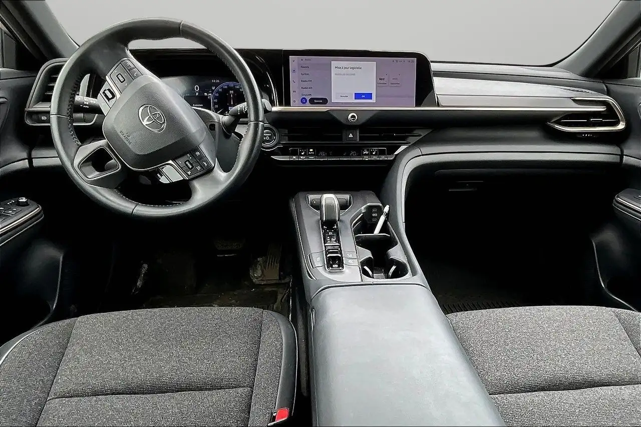 Toyota Crown снимка Toyota Crown