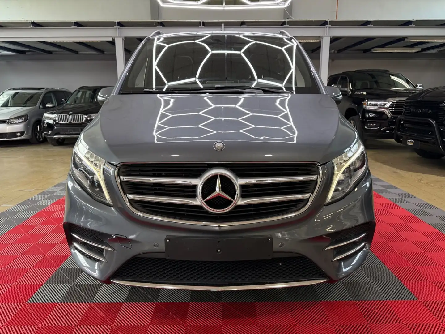 Mercedes-Benz V 250 d Lang 4Matic AMG Line Burmester Panorama Grigio - 2