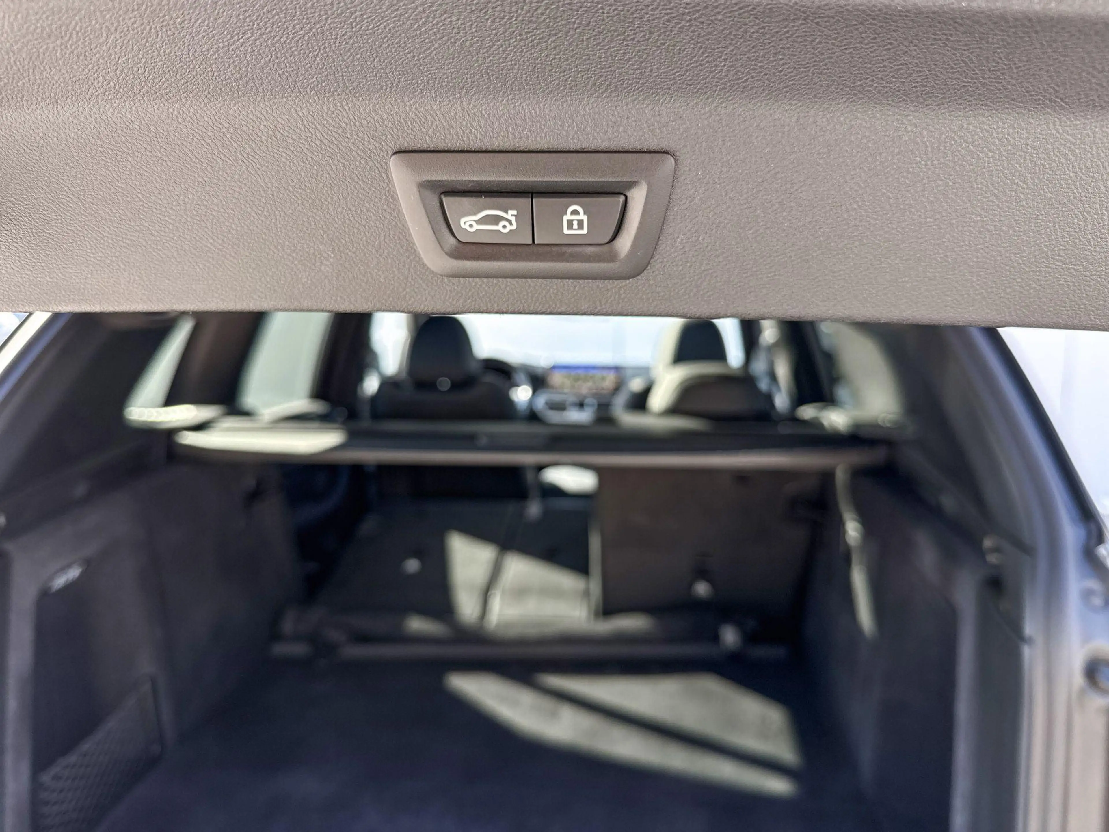 BMW iX3 High Executive / Shadow Line Pack / Driving Assist — photo 11