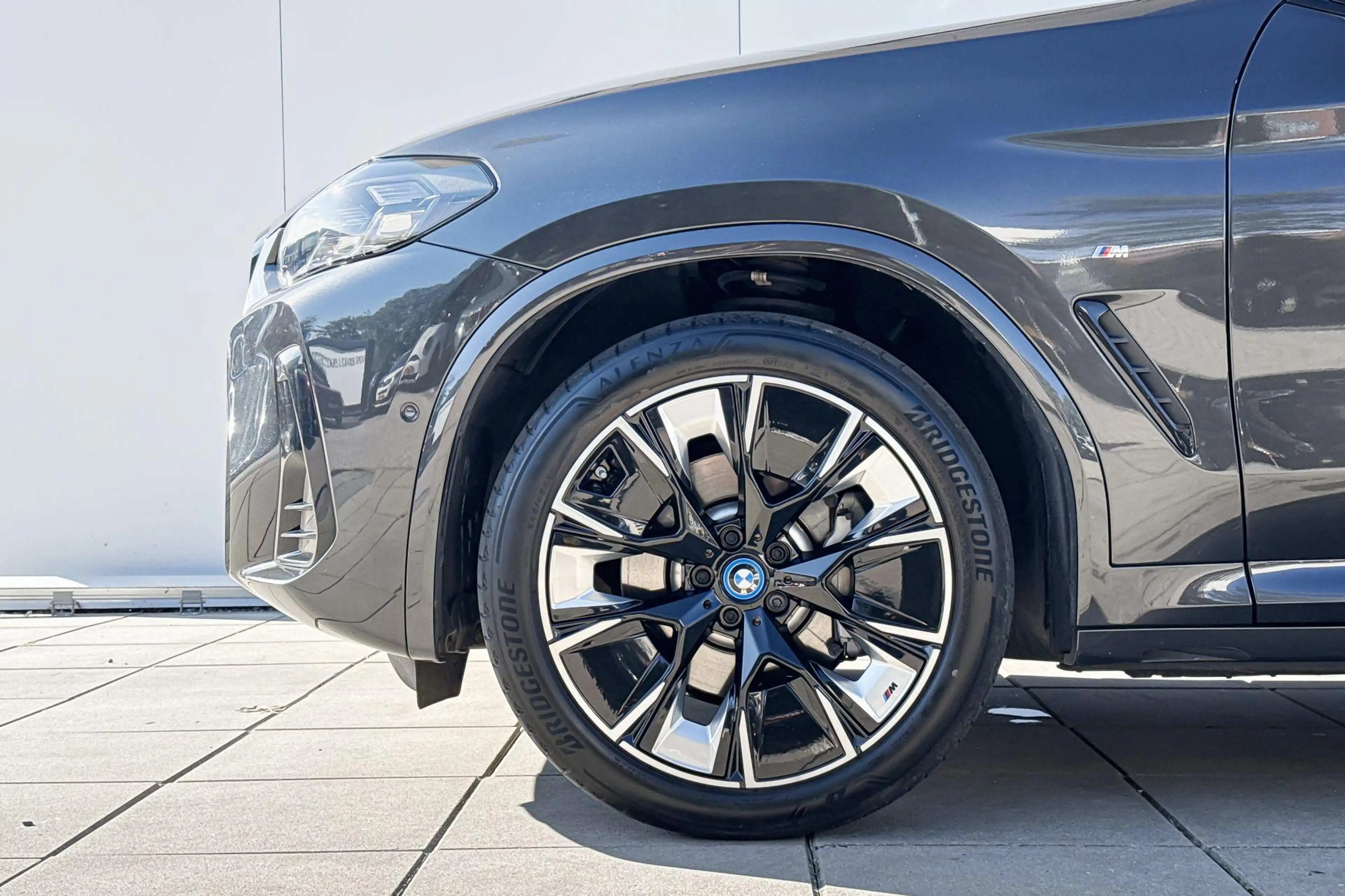 BMW iX3 High Executive / Shadow Line Pack / Driving Assist — photo 3