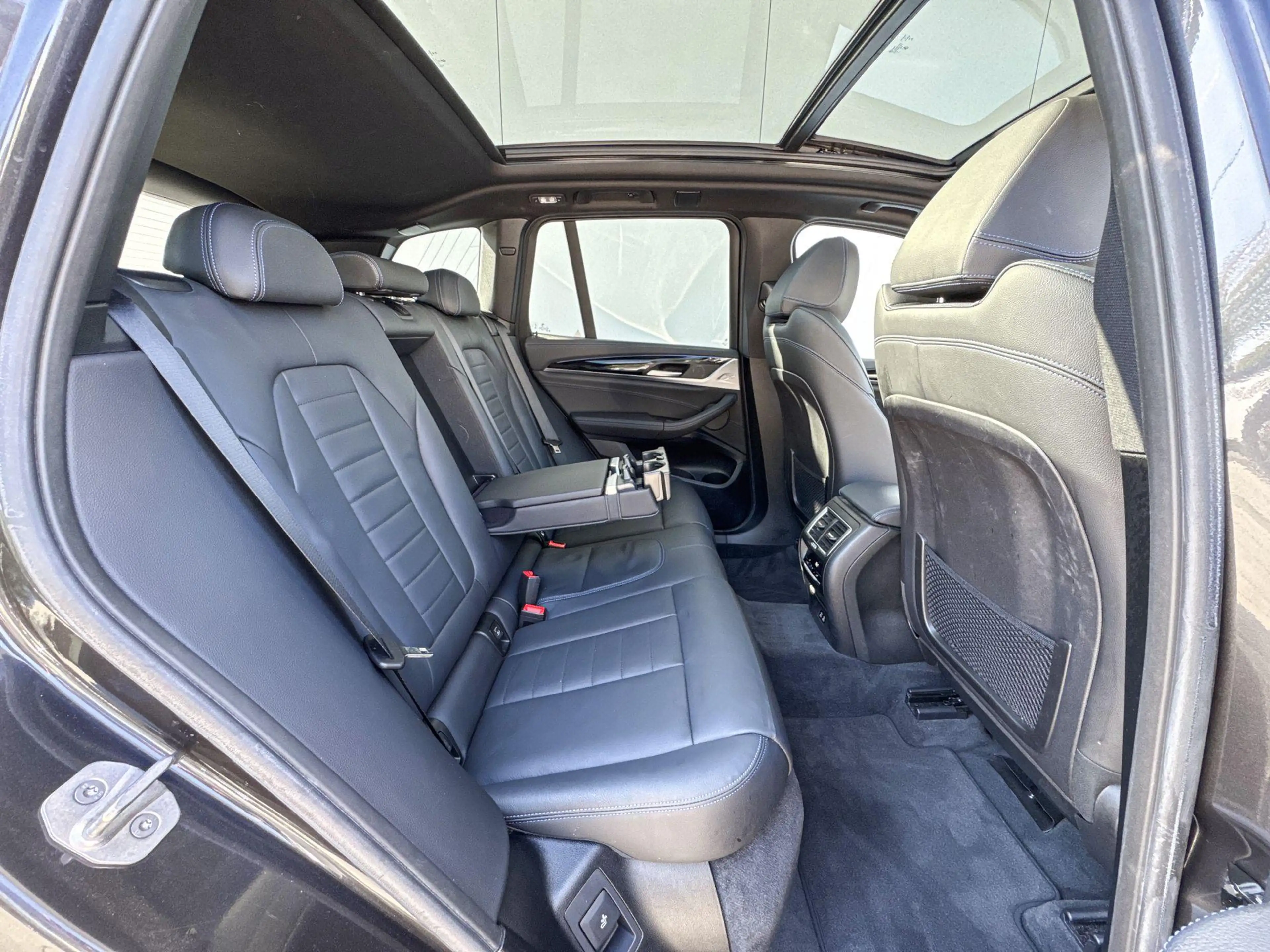 BMW iX3 High Executive / Shadow Line Pack / Driving Assist — photo 8