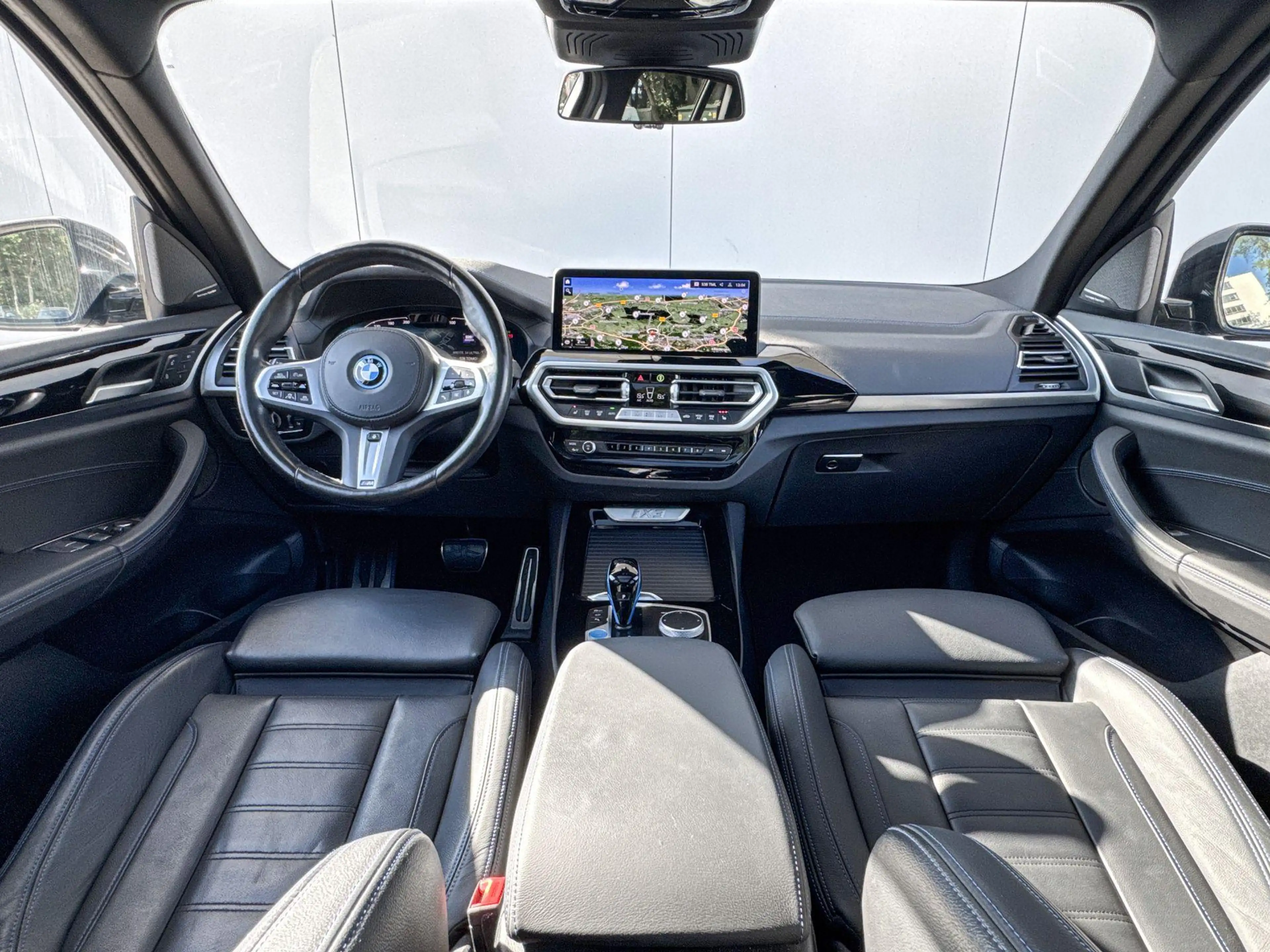 BMW iX3 High Executive / Shadow Line Pack / Driving Assist — photo 12
