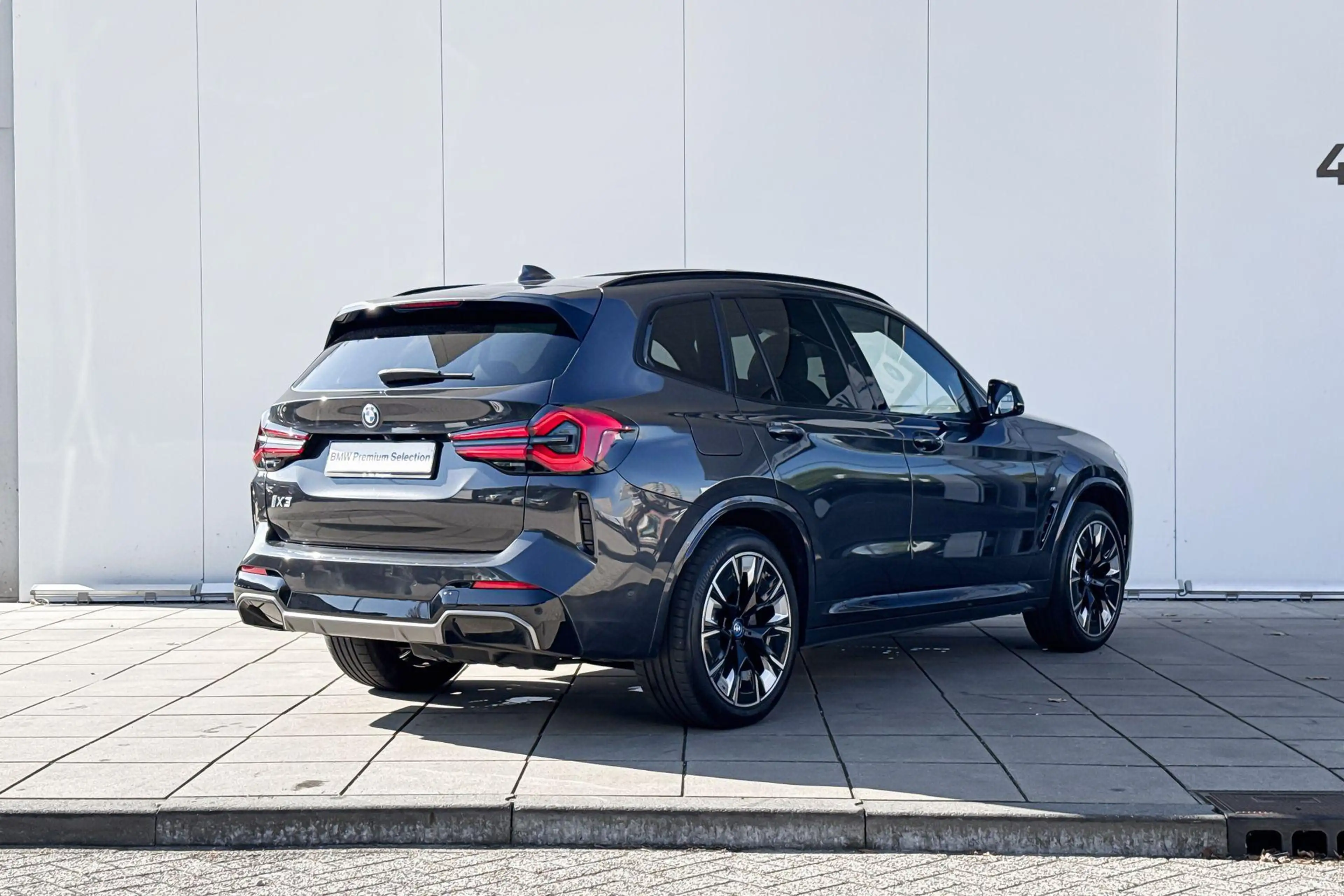 BMW iX3 High Executive / Shadow Line Pack / Driving Assist — photo 4