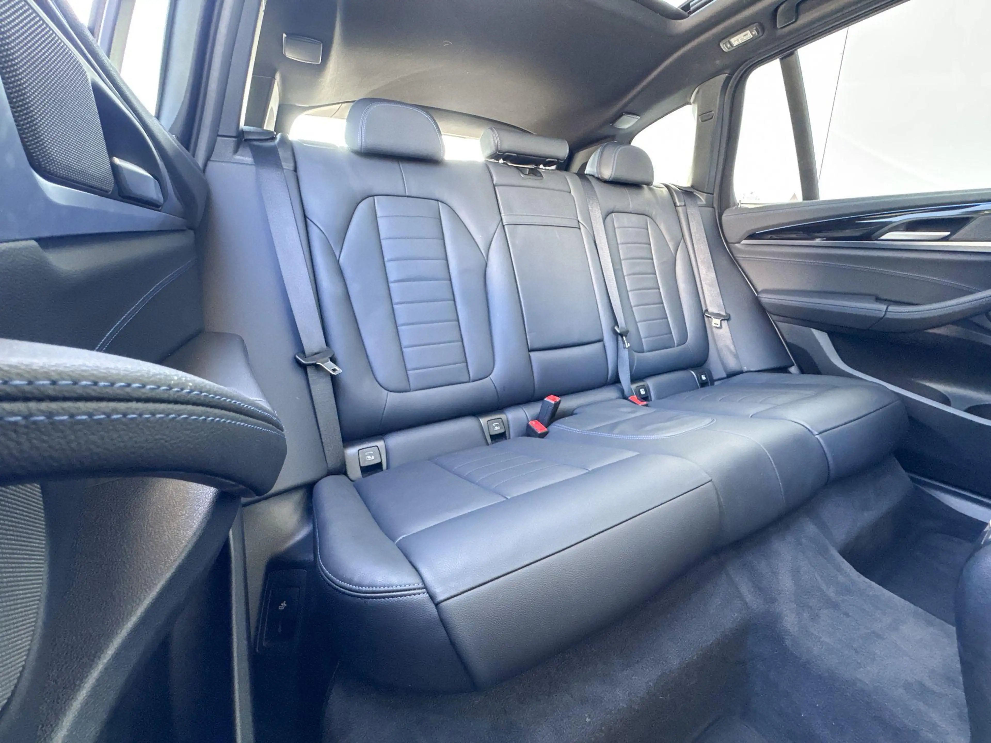 BMW iX3 High Executive / Shadow Line Pack / Driving Assist — photo 7