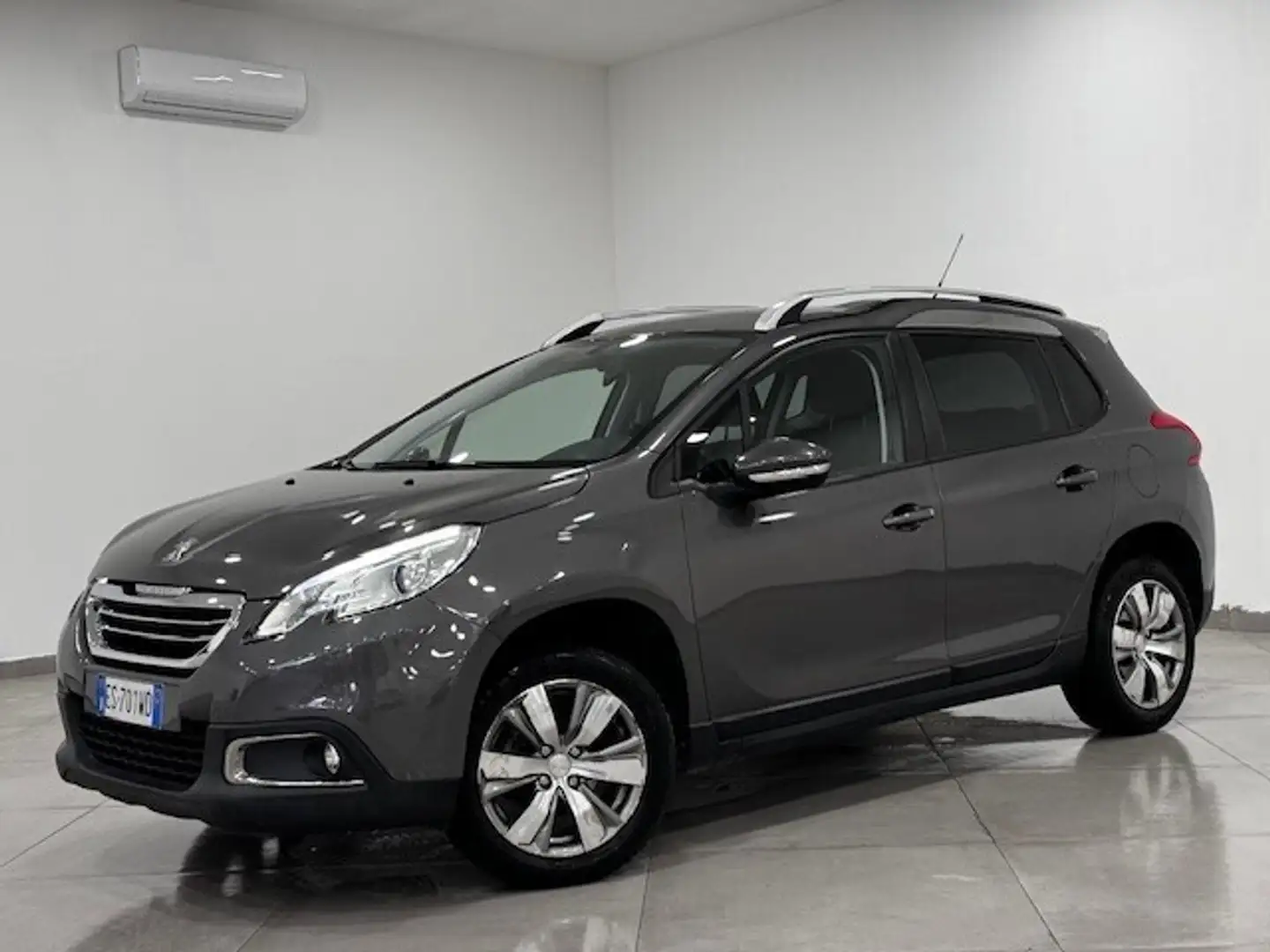 Peugeot 2008 1.2 VTi 82CV Allure Grigio - 1
