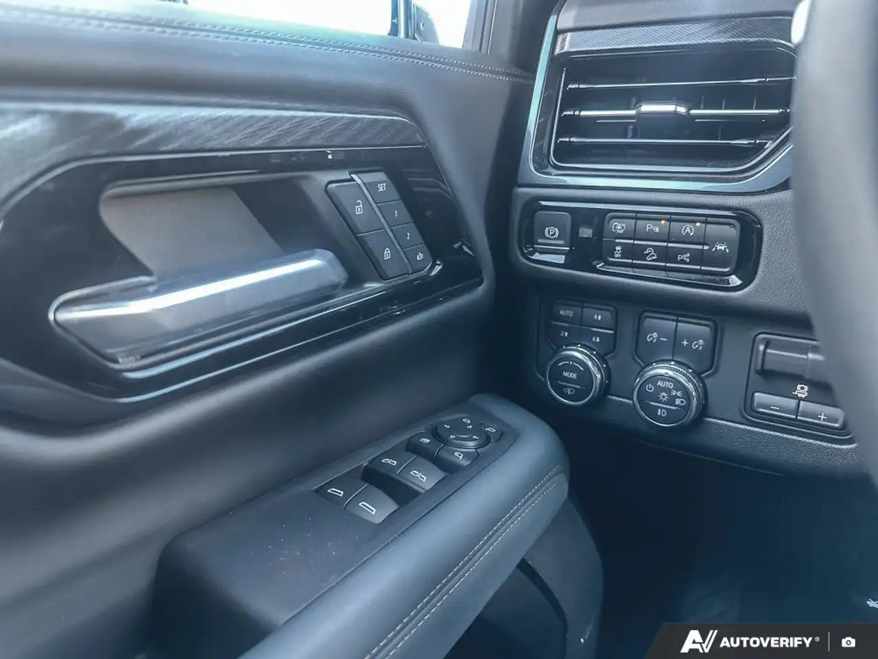 GMC Yukon снимка GMC Yukon