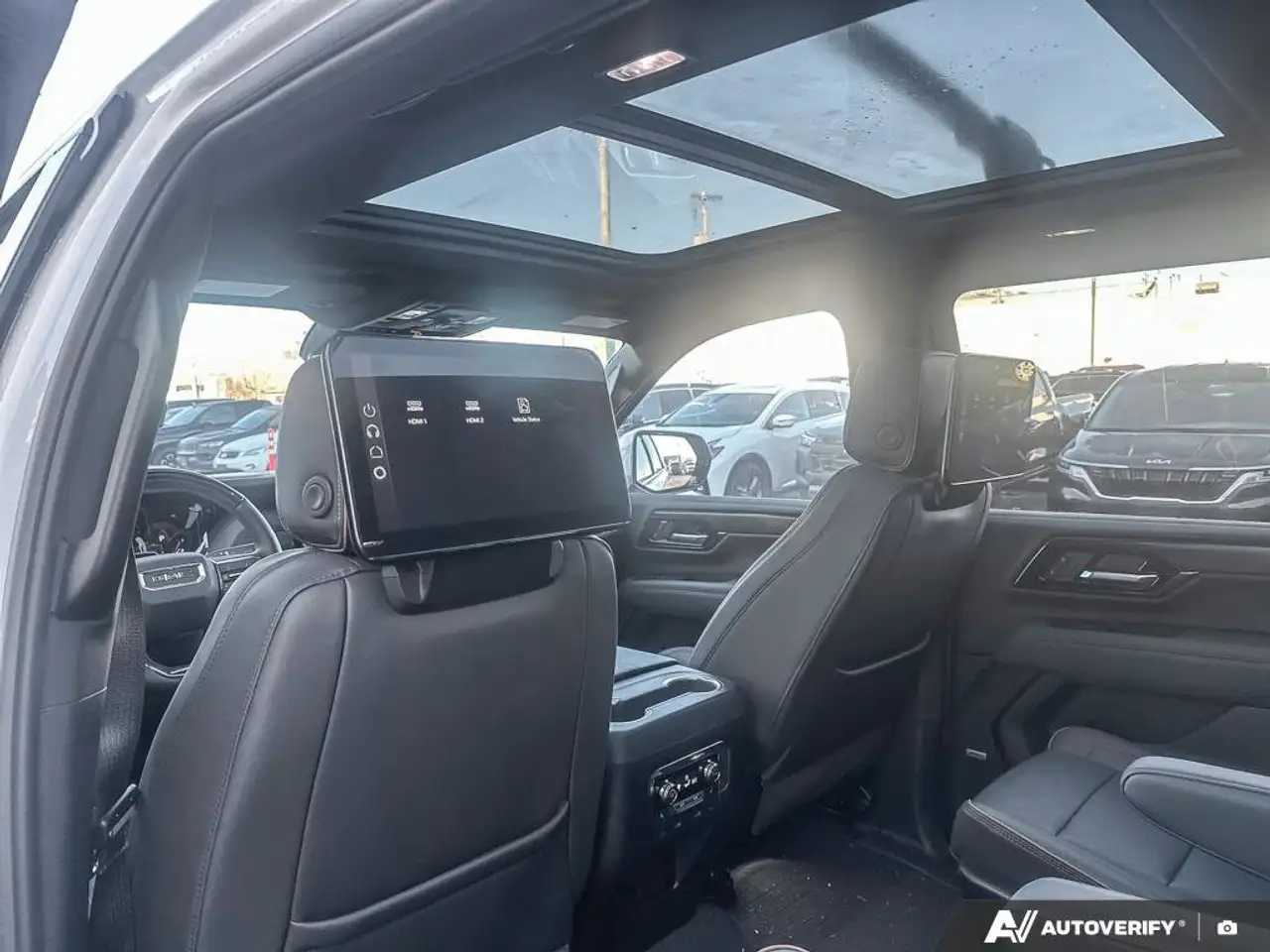 GMC Yukon снимка GMC Yukon