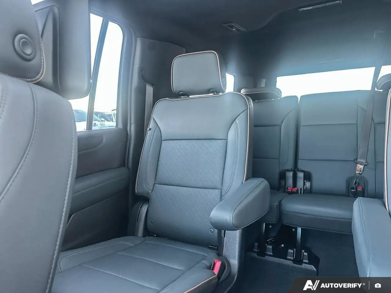 GMC Yukon снимка GMC Yukon