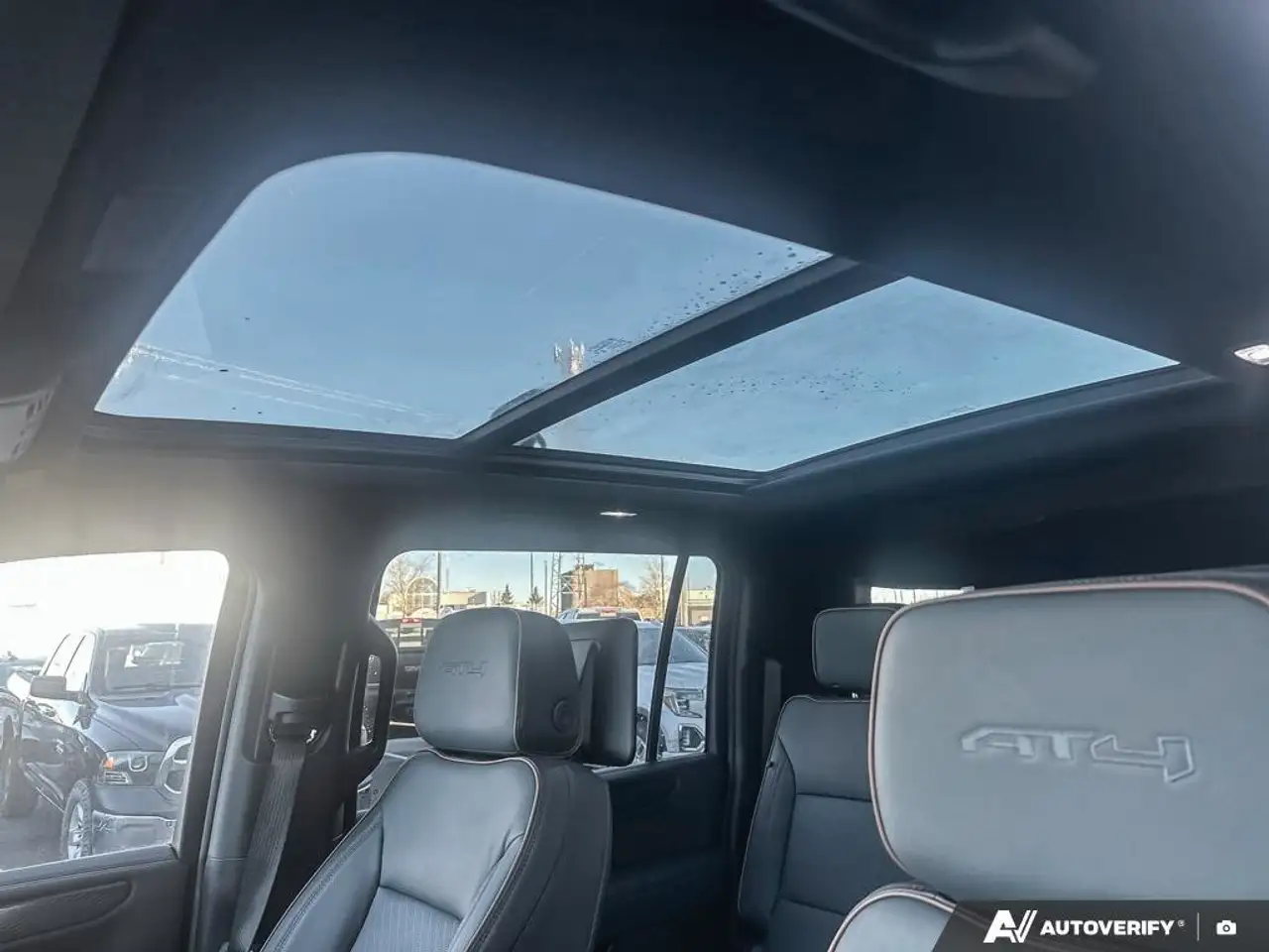 GMC Yukon снимка GMC Yukon