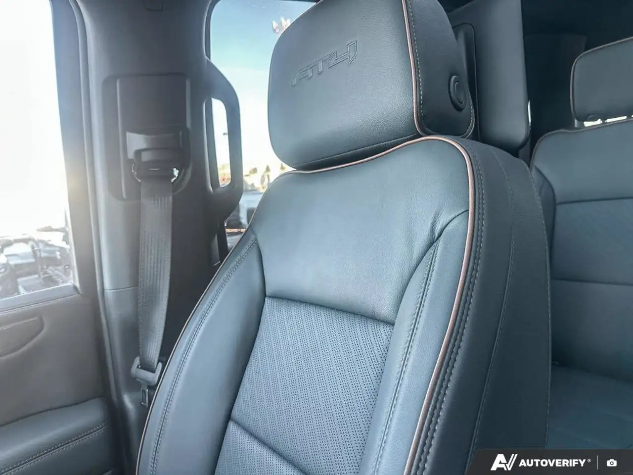 GMC Yukon снимка GMC Yukon