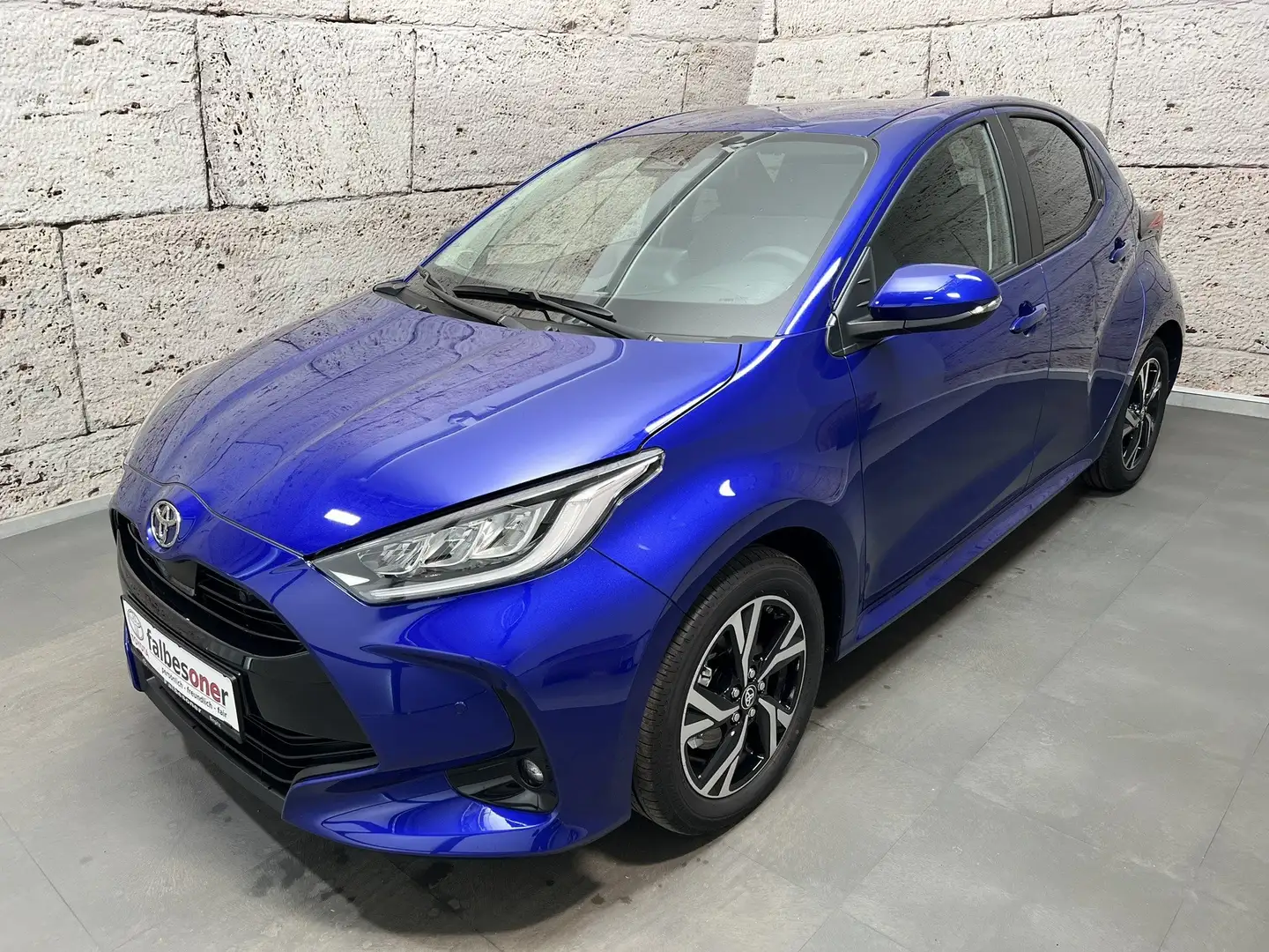 Toyota Yaris 1,5 Hybrid Active Drive + Safety P. 116PS Blau - 1
