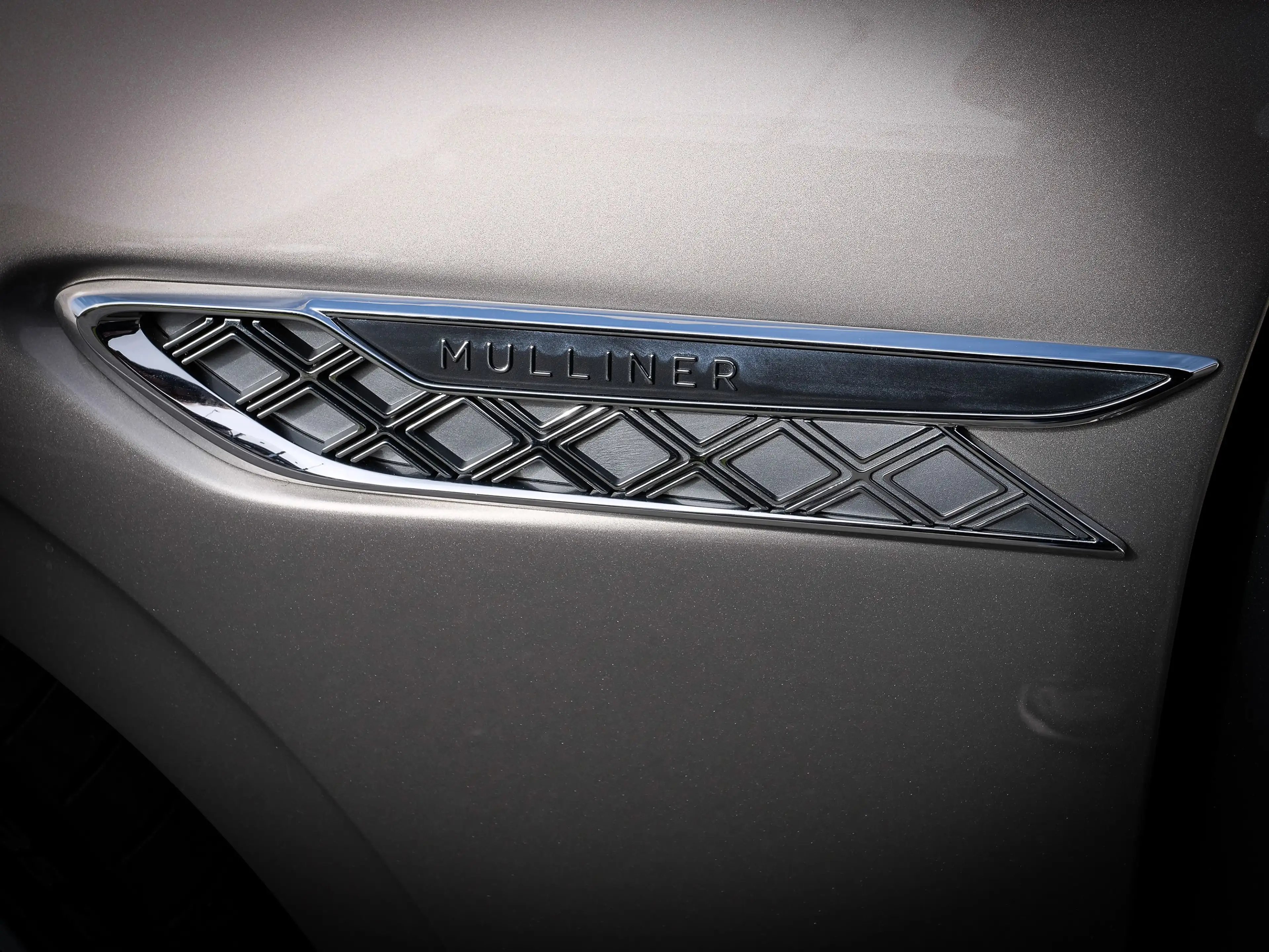 Bentley Flying Spur Mulliner Brodgar over Pale Brodgar — photo 12