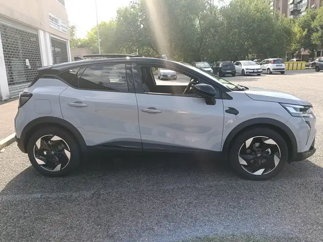 Renault Captur view 4