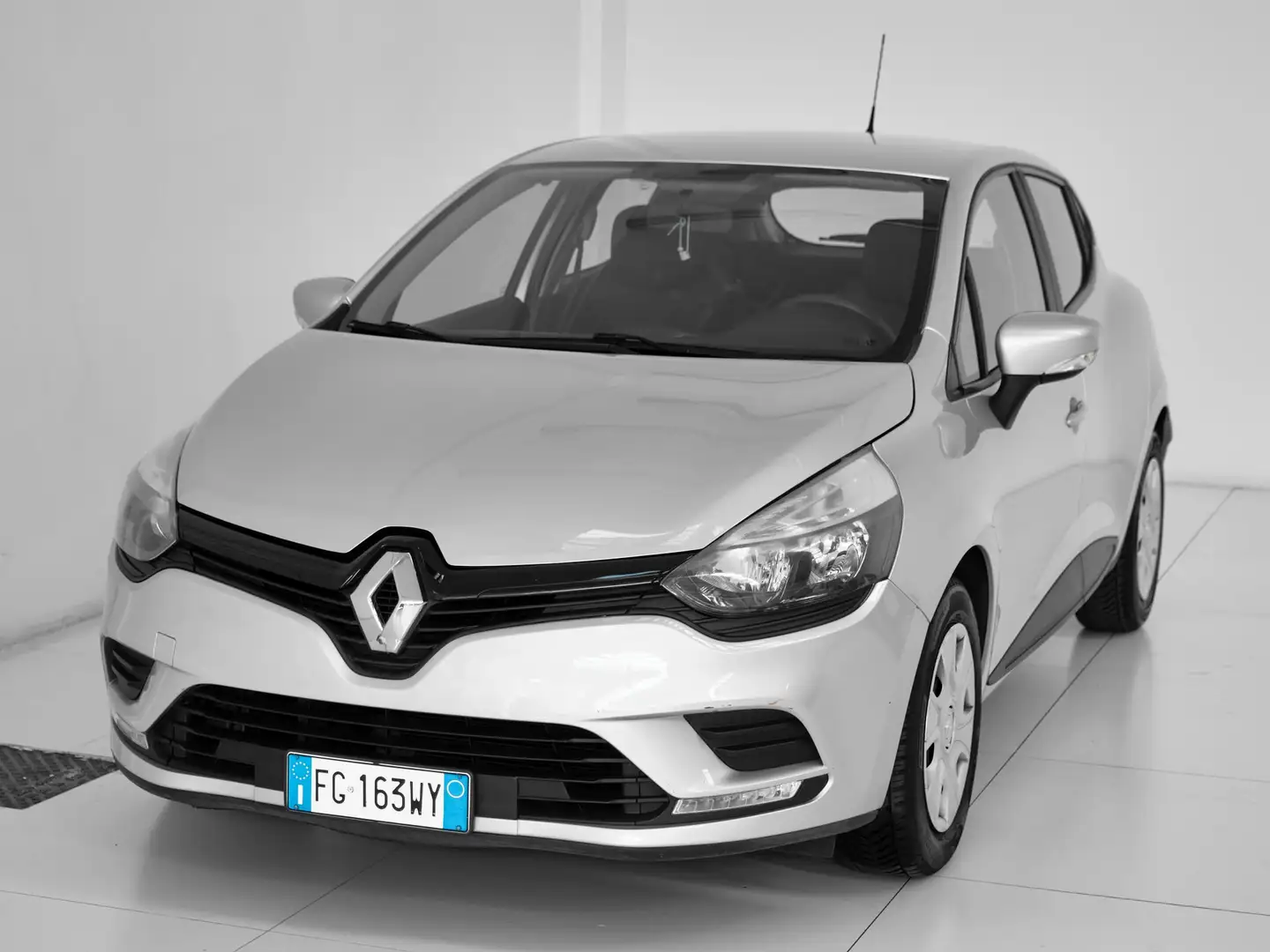 Renault Clio Clio IV 2017 1.2 16v Life 75cv Zilver - 2