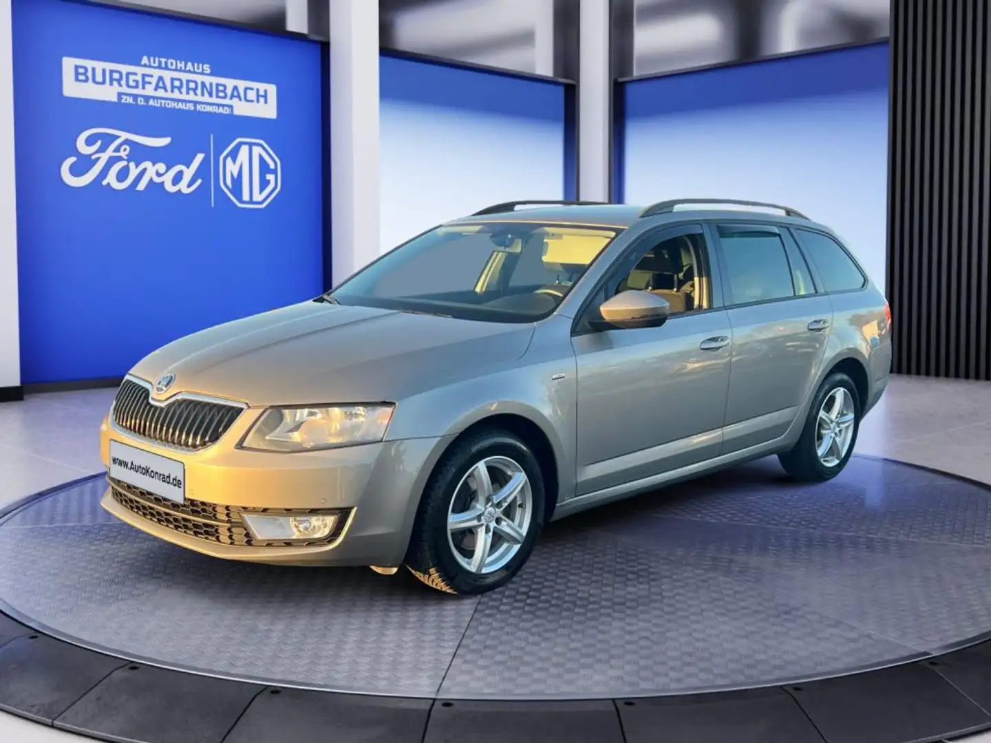 Skoda Octavia Combi 1.4 TSI JOY*KAMERA*NAVI*SHZ*KLIMA*AHK*CARPLA Beige - 1