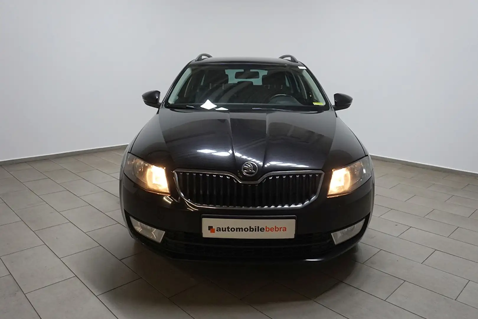 Skoda Octavia 1.6TDI Ambition SHZ PDC Noir - 2