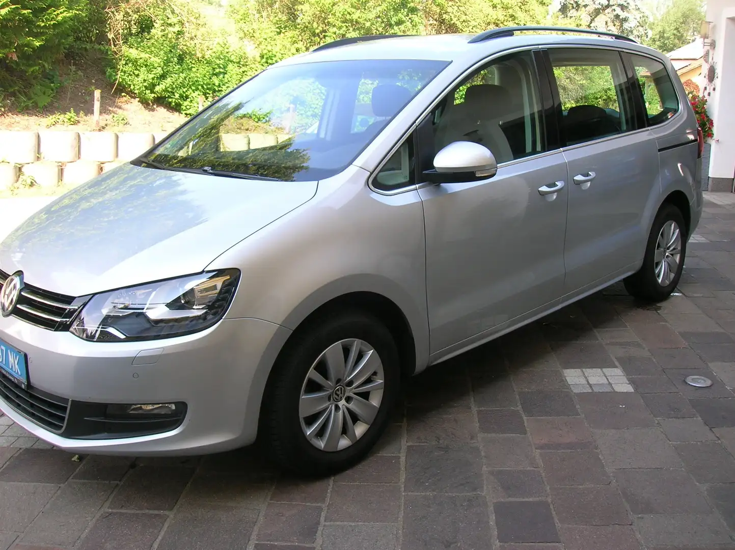 Volkswagen Sharan Comfortline, Start-Stopp, Xenon, ALU, Parksensoren Grau - 1