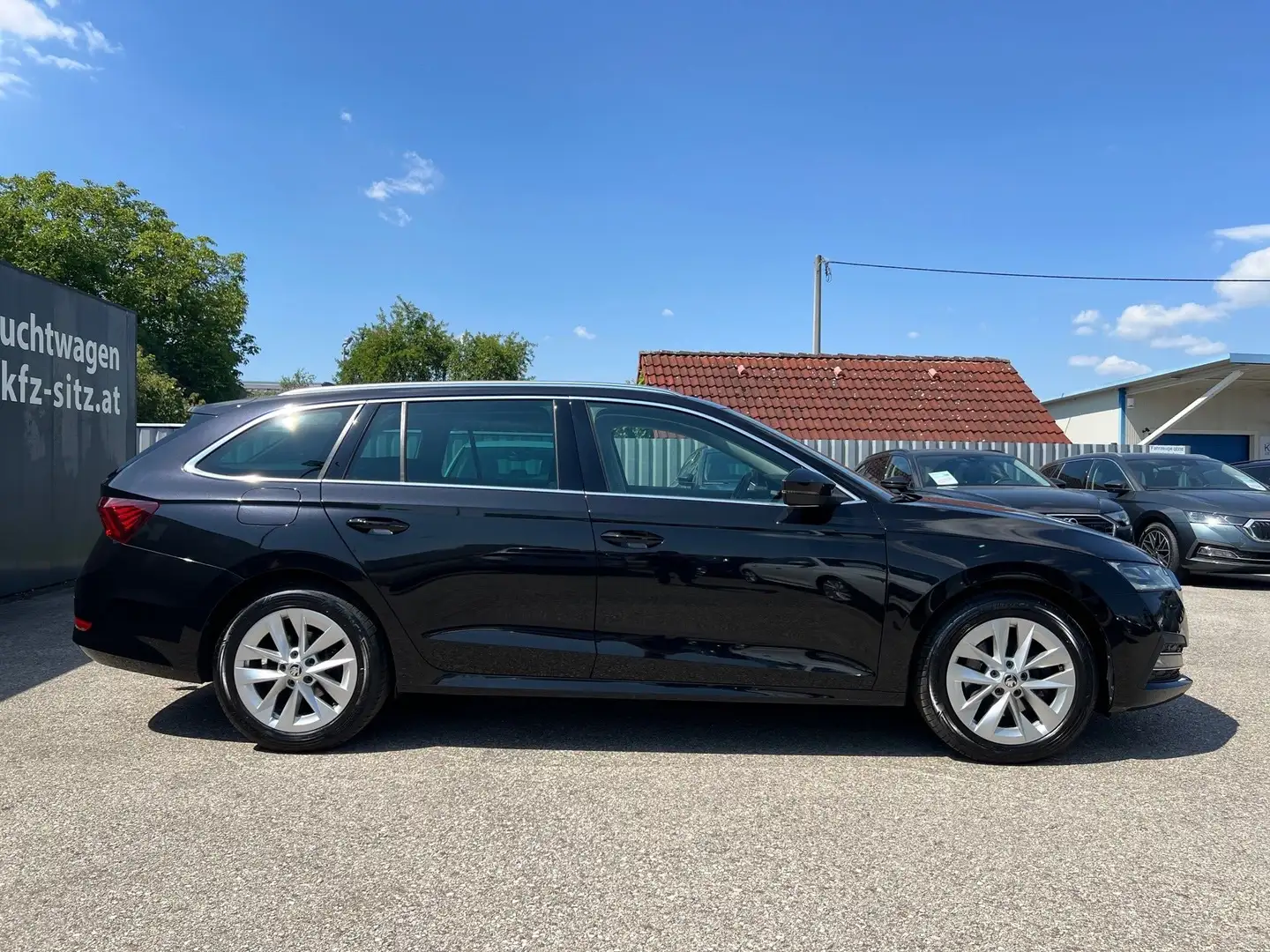 Skoda Octavia Combi 2,0 TDI 4x4 Style DSG | AHK Schwarz - 2