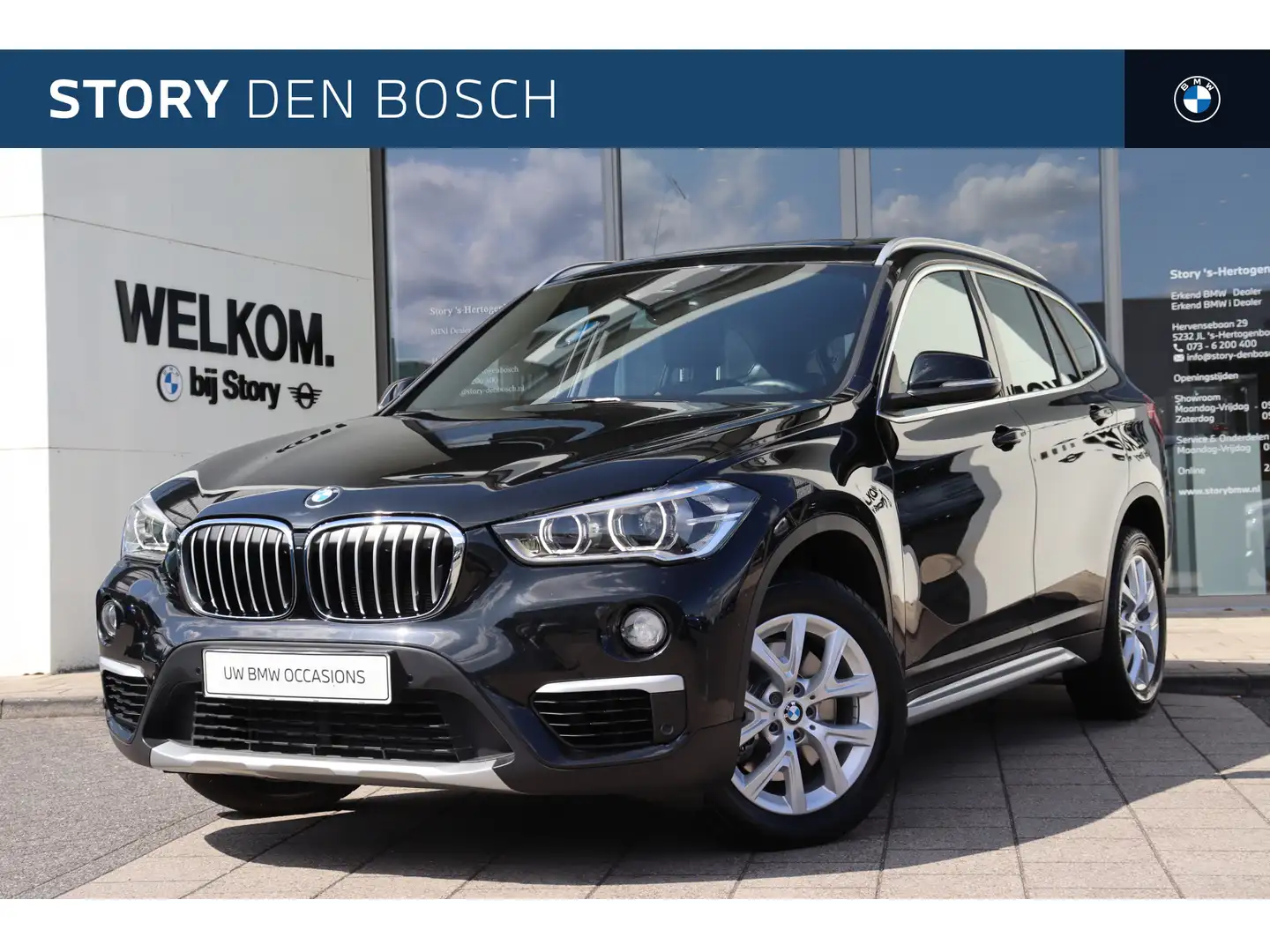 BMW X1 sDrive20i High Executive xLine automaat / Panorama Zwart - 1