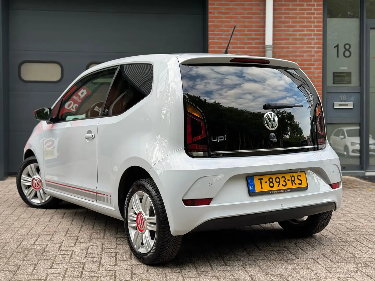 Volkswagen up! 1.0 BMT high up!/Beats by studio/Elek.Pakket/Airco Grijs - 2