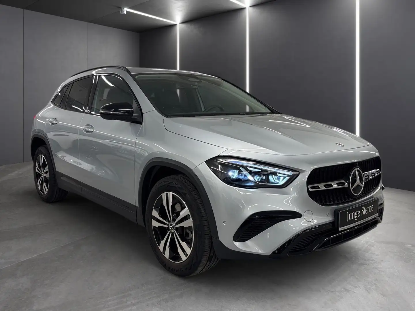 Mercedes-Benz GLA 220 d 4M Progressive*Distro*360*MBeam*Night* Silber - 2