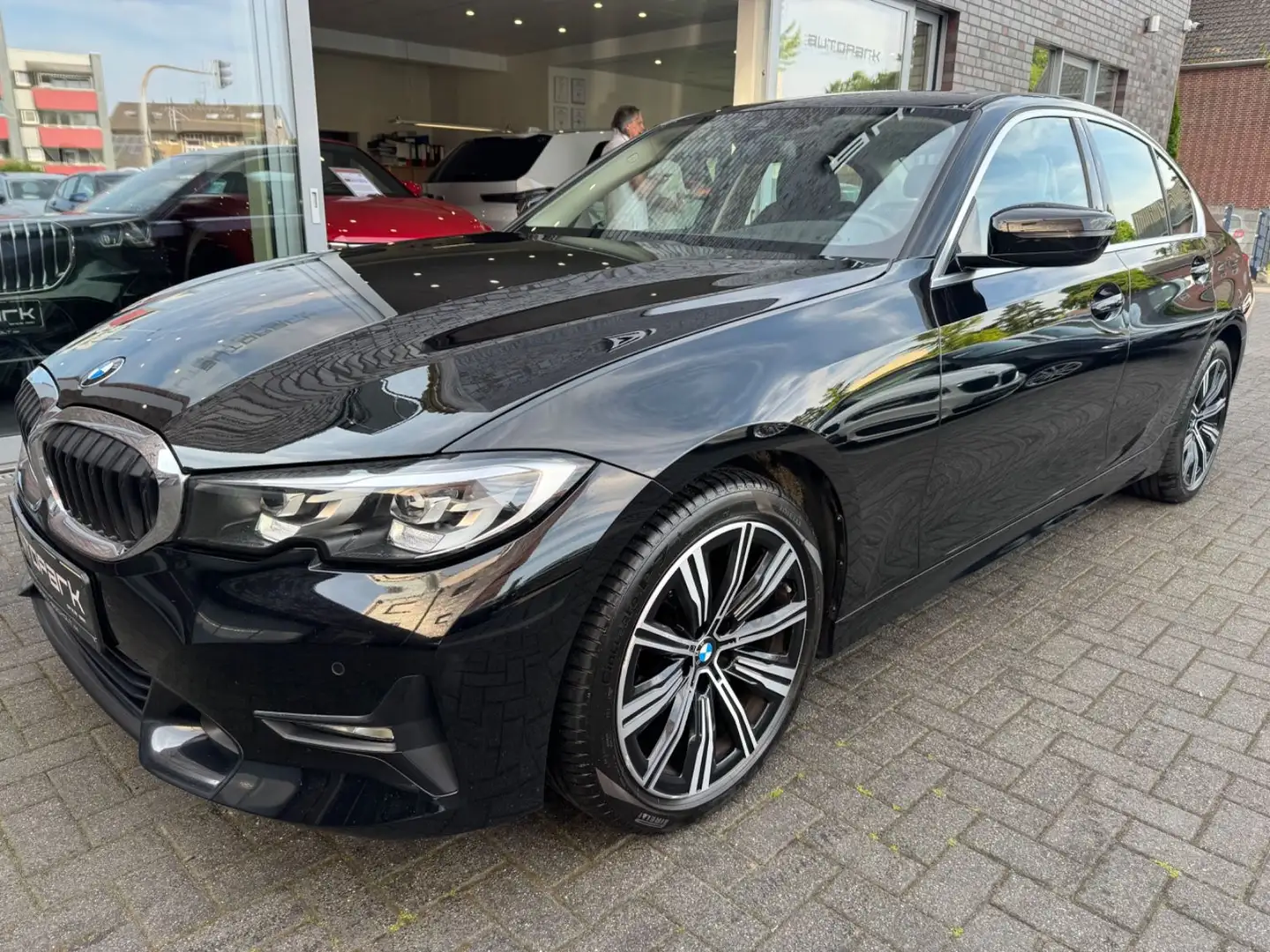 BMW 320 d Lim G20 Sport Line HUD*LED*SHZ*HiFi*18" Schwarz - 1