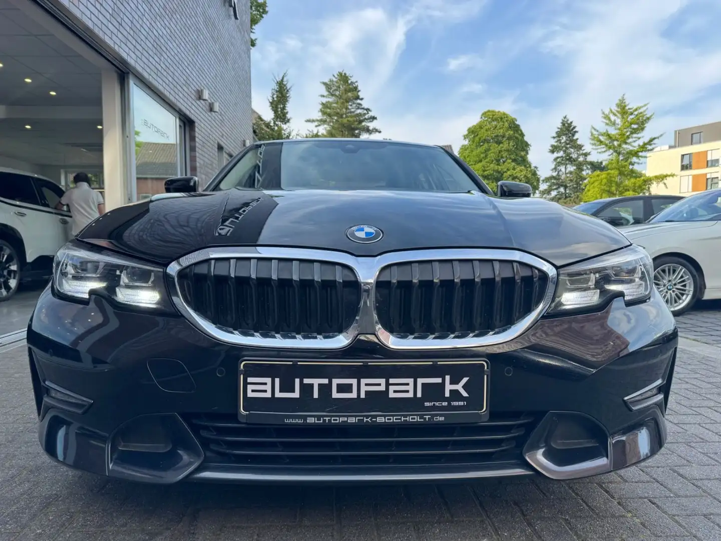 BMW 320 d Lim G20 Sport Line HUD*LED*SHZ*HiFi*18" Schwarz - 2