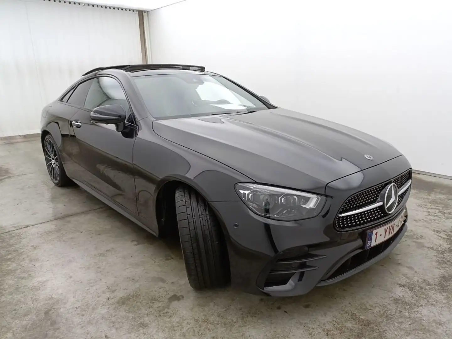 Mercedes-Benz E 220 Чёрный - 1