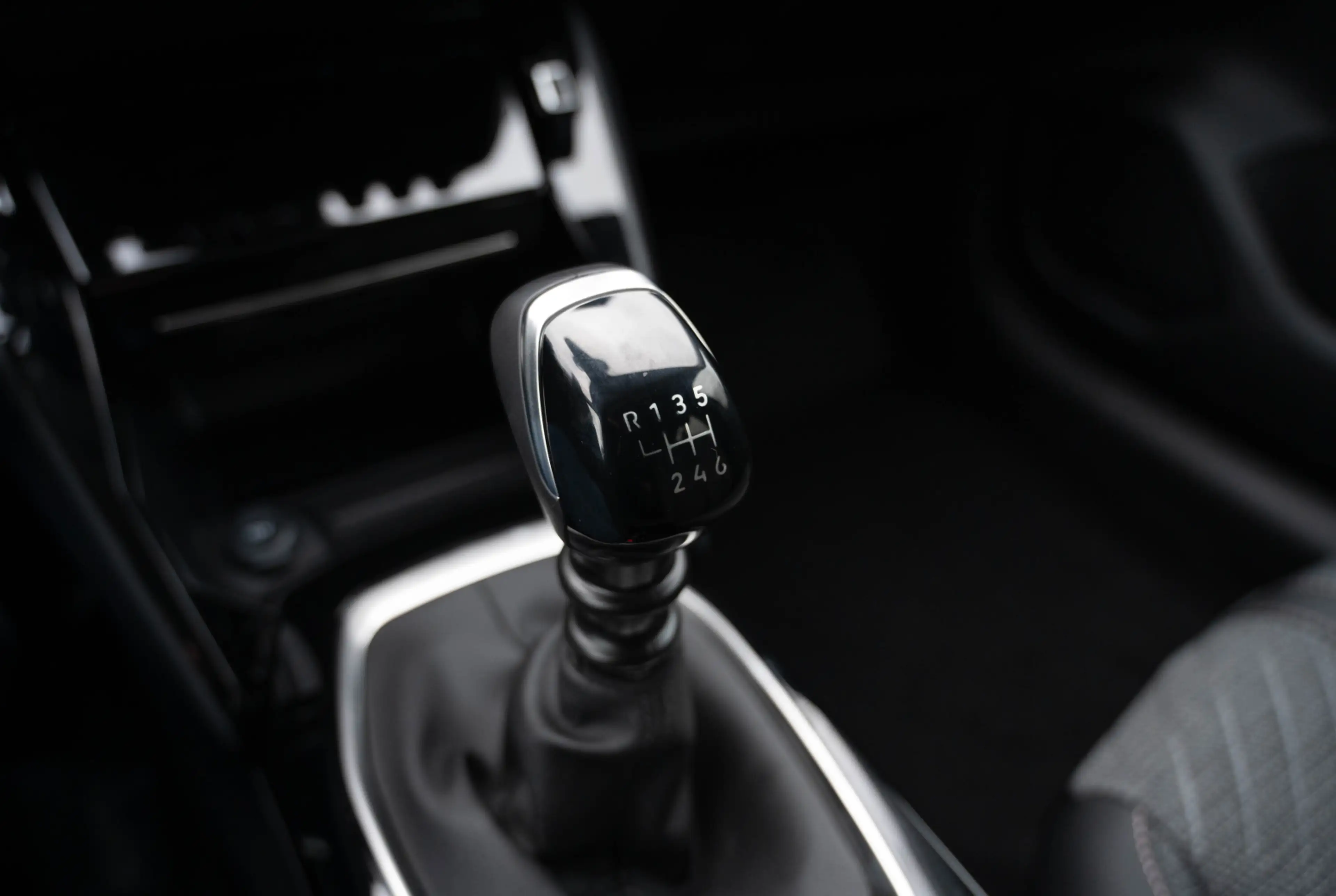 Peugeot 208 ALLURE PureTech 100 PS *DRIVE-ASSIST*NAVI* — photo 10