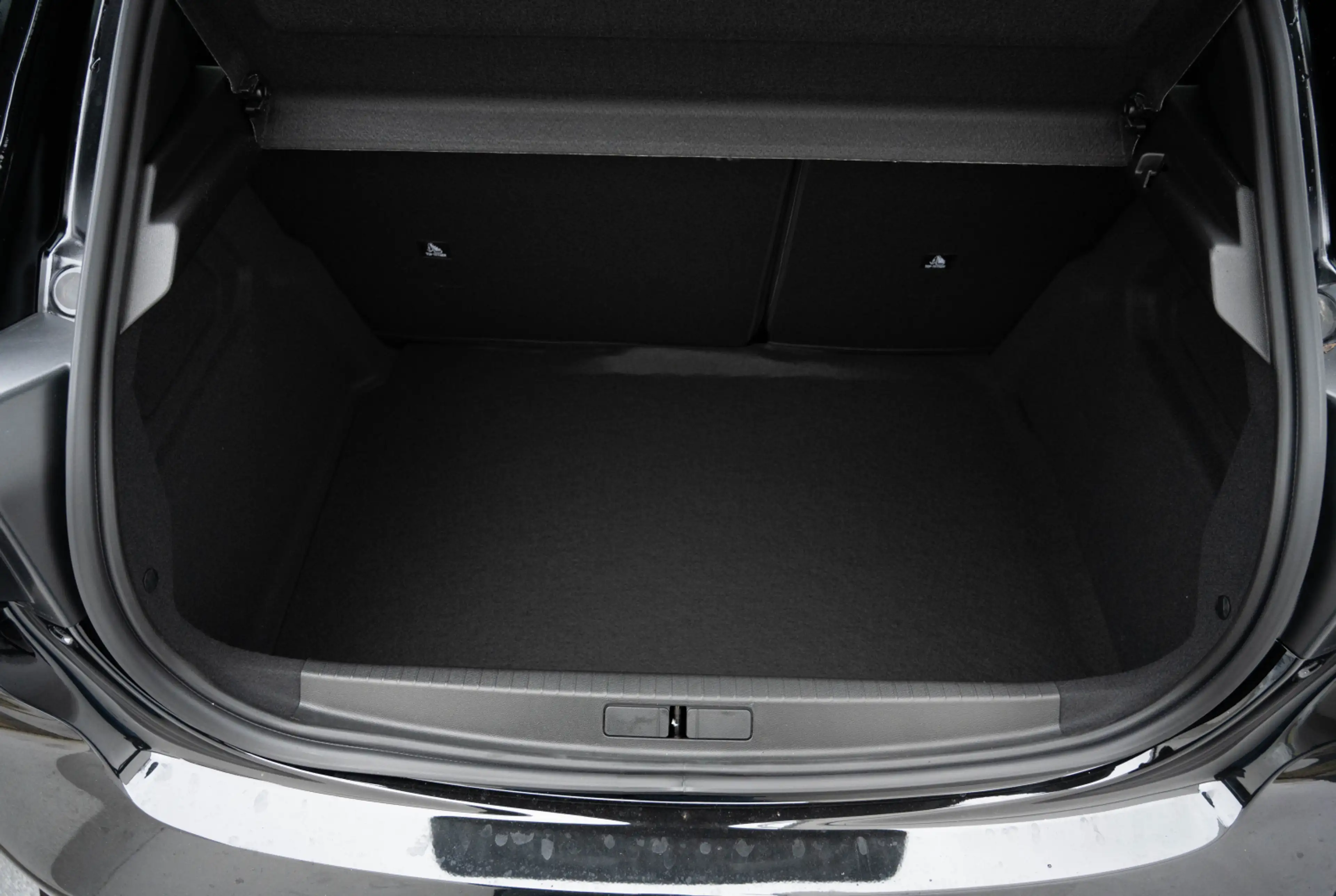 Peugeot 208 ALLURE PureTech 100 PS *DRIVE-ASSIST*NAVI* — photo 14