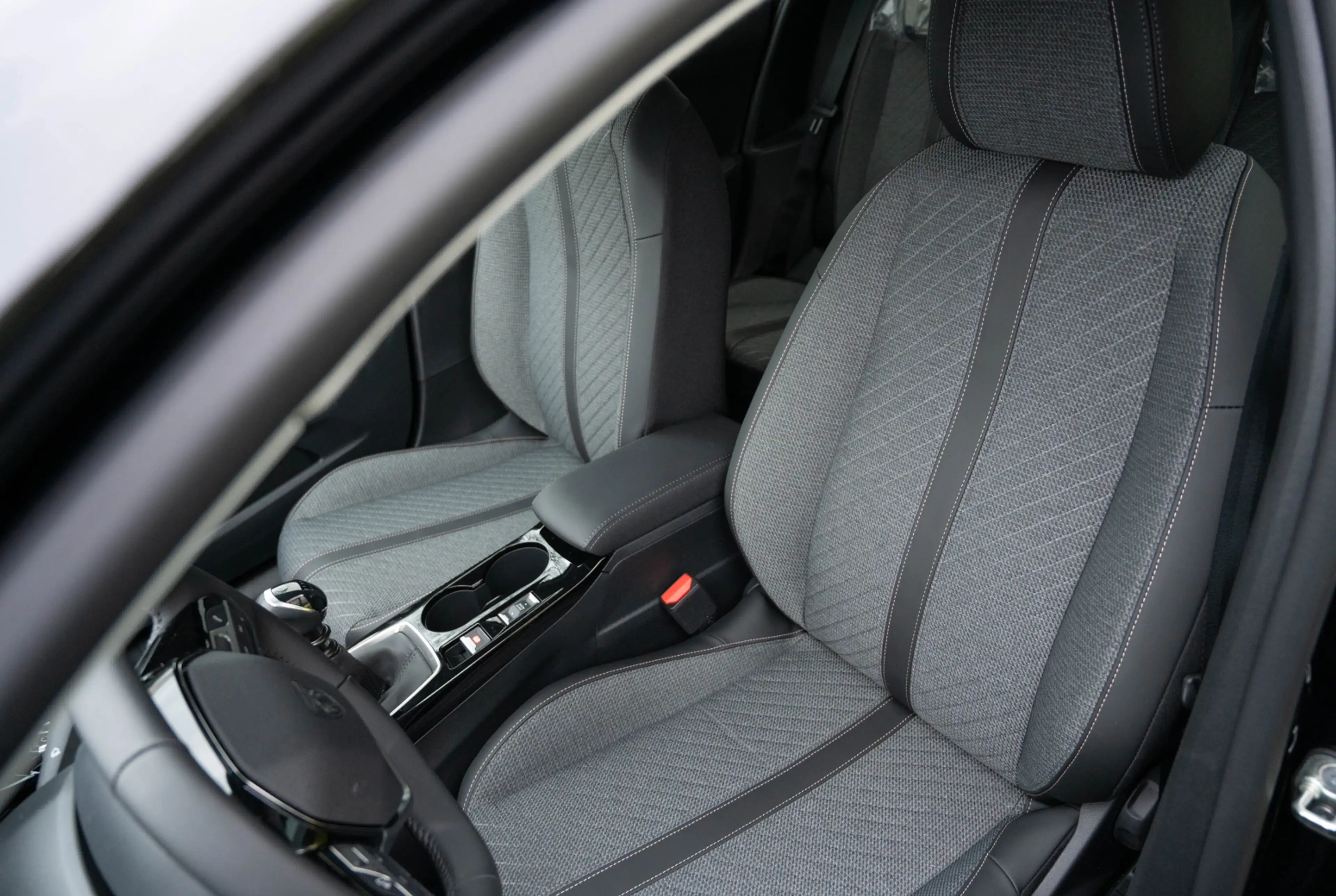 Peugeot 208 ALLURE PureTech 100 PS *DRIVE-ASSIST*NAVI* — photo 6