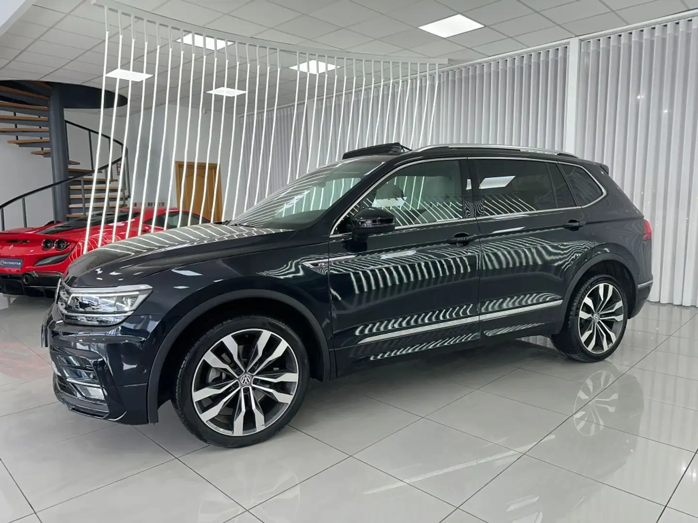 Volkswagen Tiguan Allspace 2.0TDI Sport 4M DSG 140kW Negro - 2