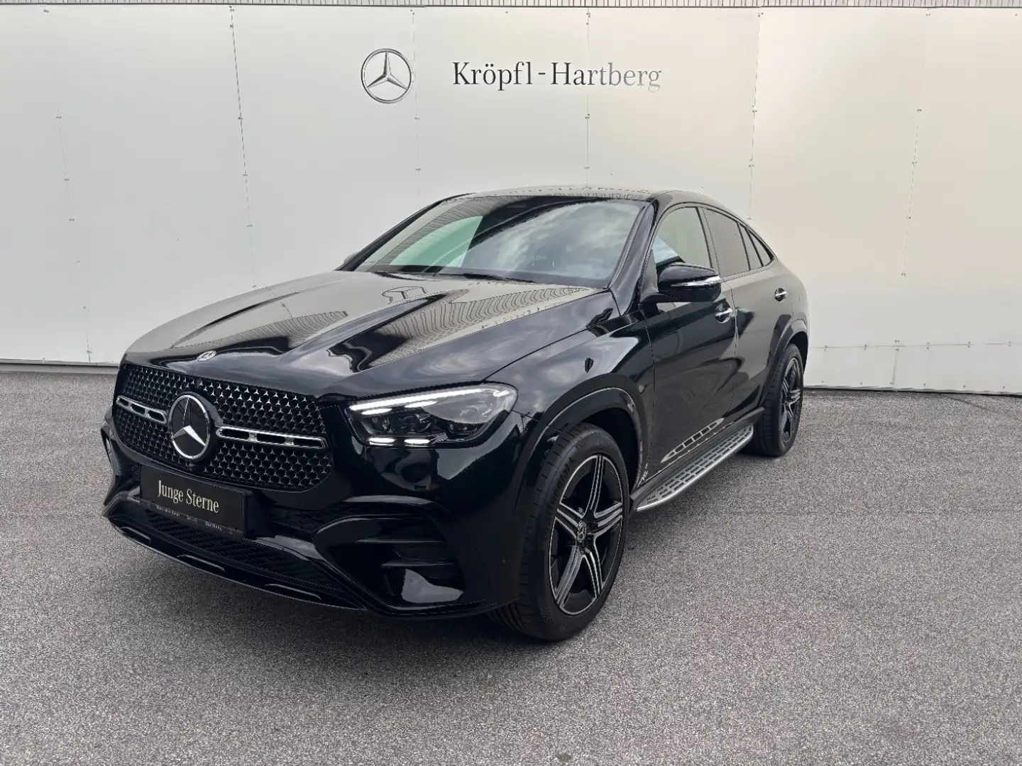 Mercedes-Benz GLE 300 d 4MATIC Coupé KeyGo PTS Shz Ambi Distr Fekete - 2