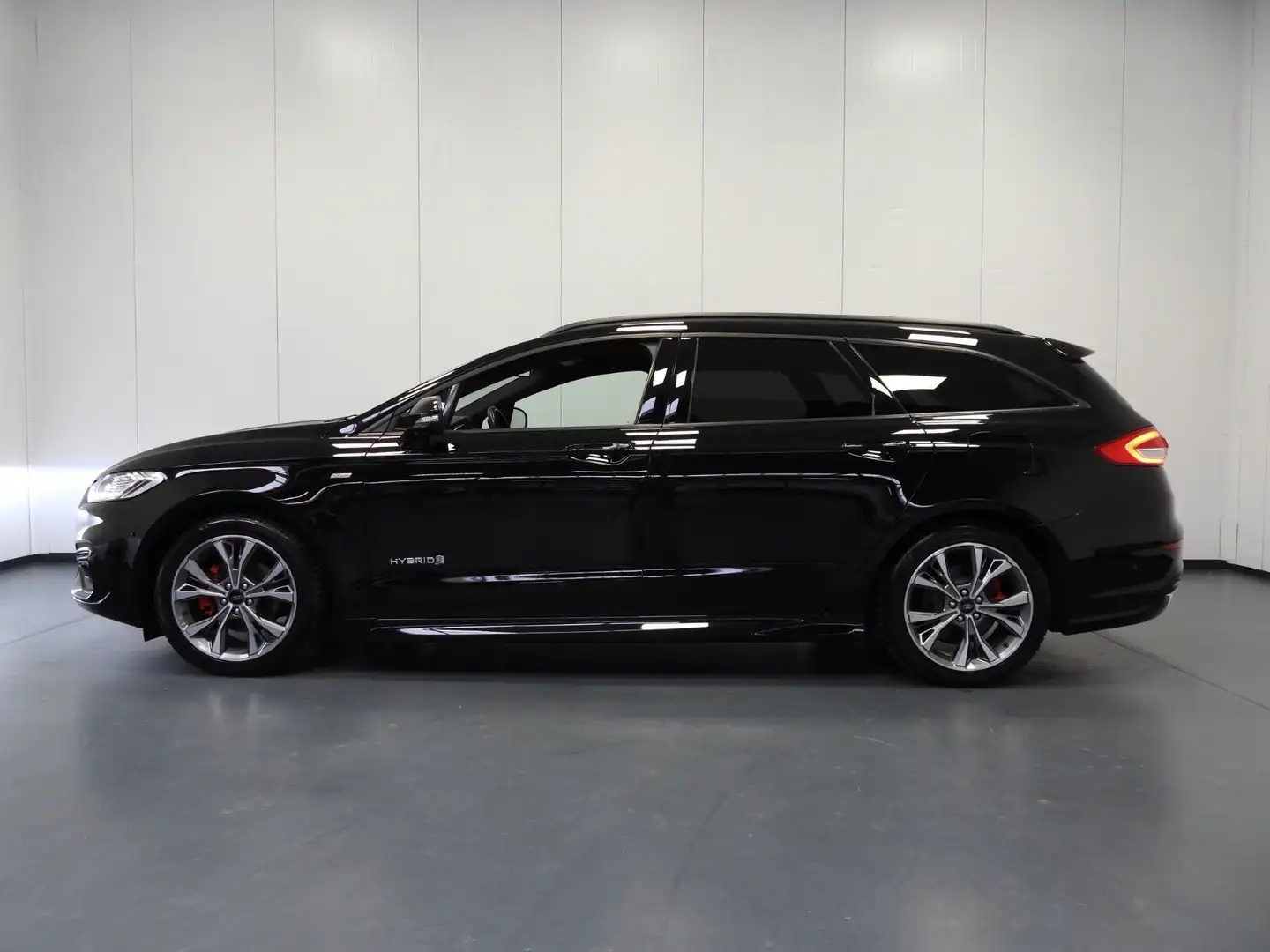 Ford Mondeo Wagon 2.0 IVCT Hybid ST-Line X NAVI/CAMERA/LED/18" Zwart - 2