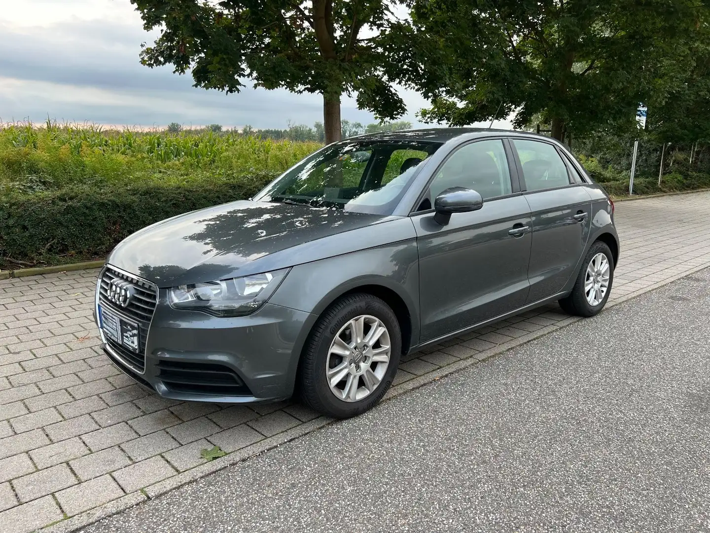 Audi A1 Sportback attraction Grau - 1