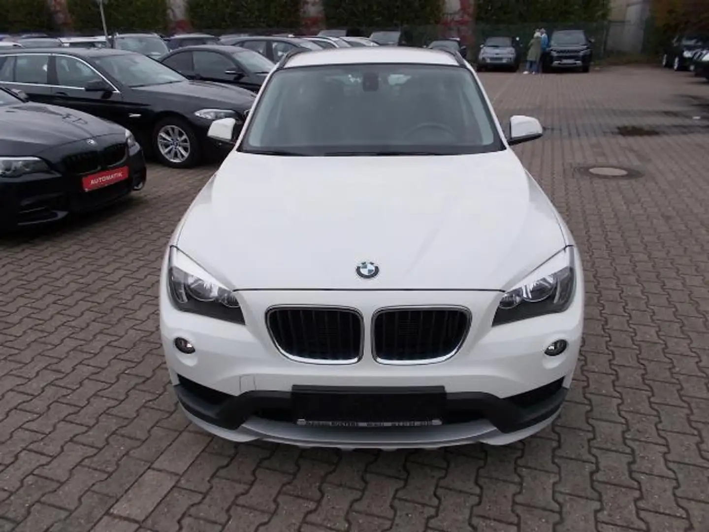 BMW X1 X1 18 i sDrive Advantage PDC SHZ Klimaautom. Weiß - 2