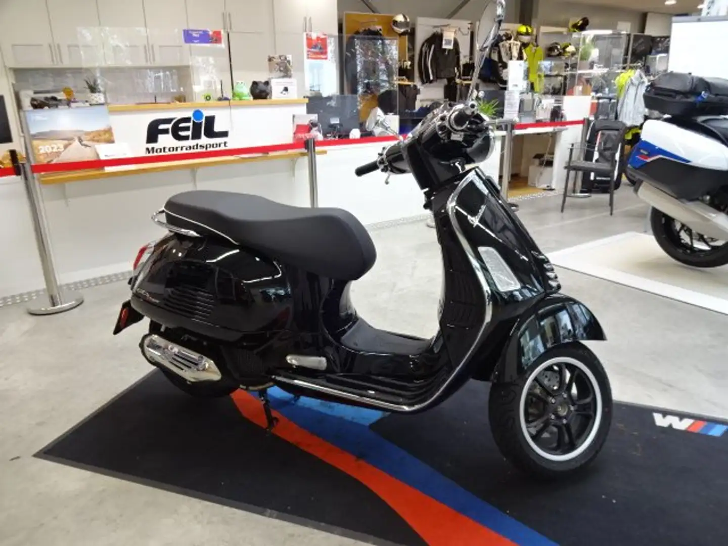 Vespa GTS Super 300 E5 schwarz - Neufahrzeug Schwarz - 1