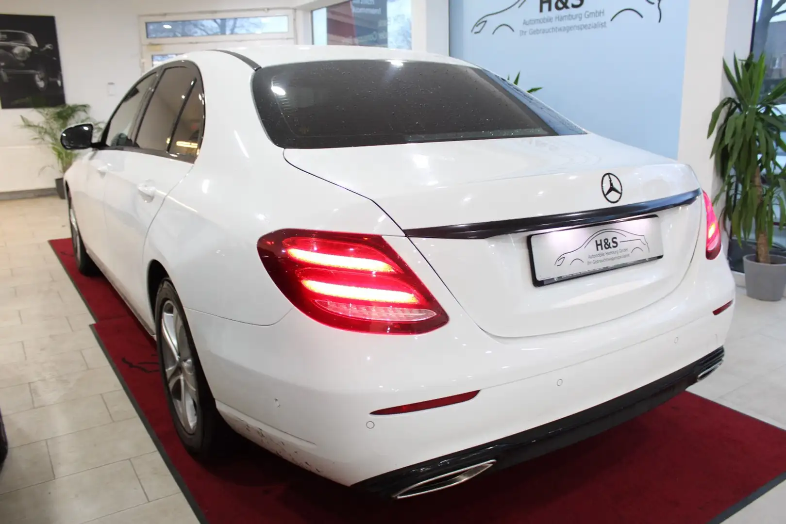 Mercedes-Benz E 200 *NAVI*SITZHEIZUNG*KLIMA bijela - 2