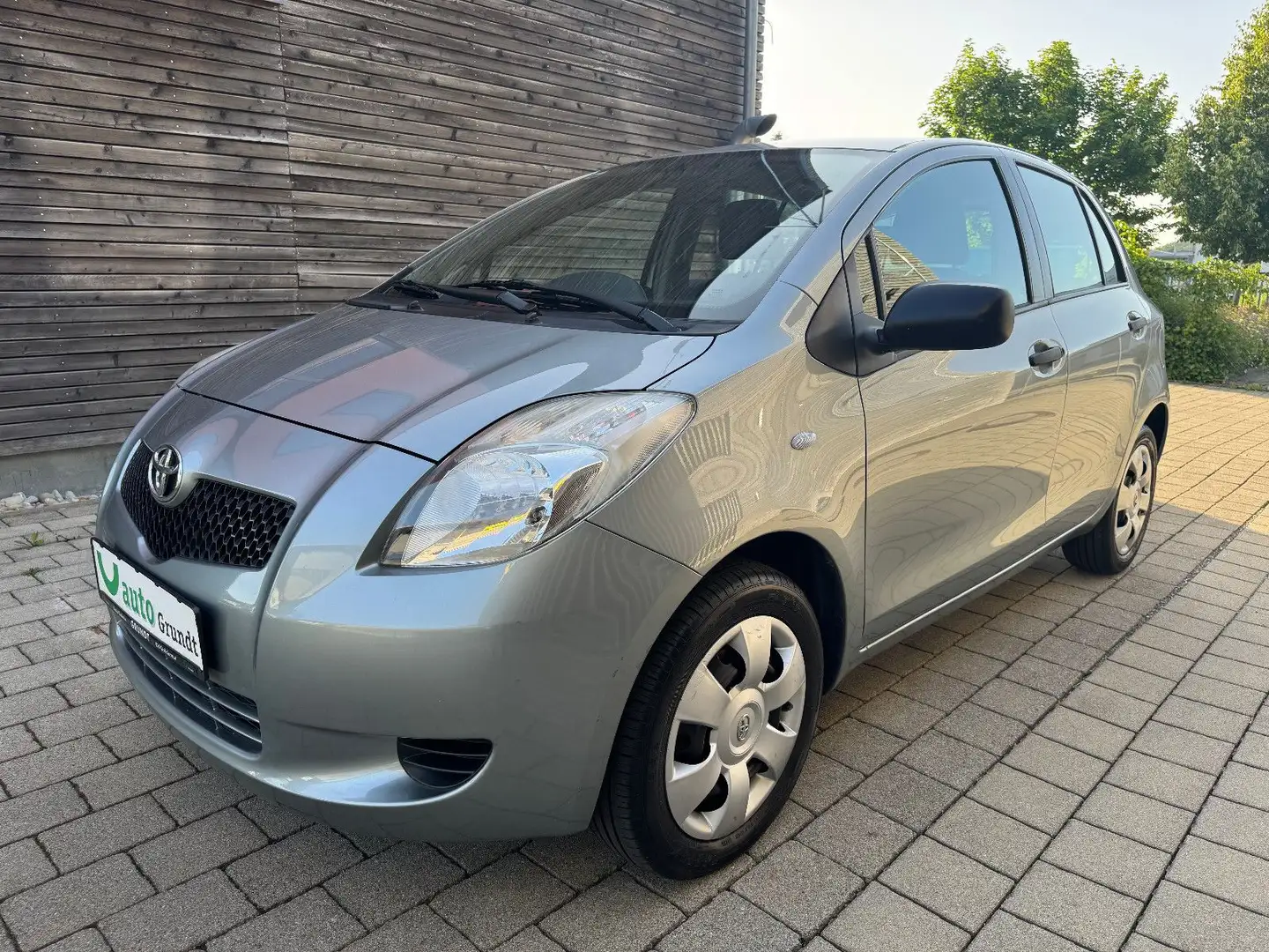 Toyota Yaris Cool Silber - 2