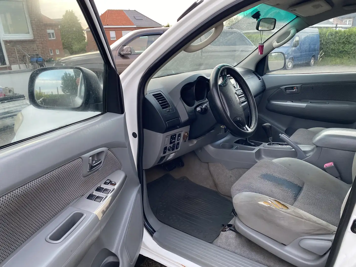 Toyota Hilux 4x4 Double Cab Automatic Climatise avons 2 choix Blanc - 2